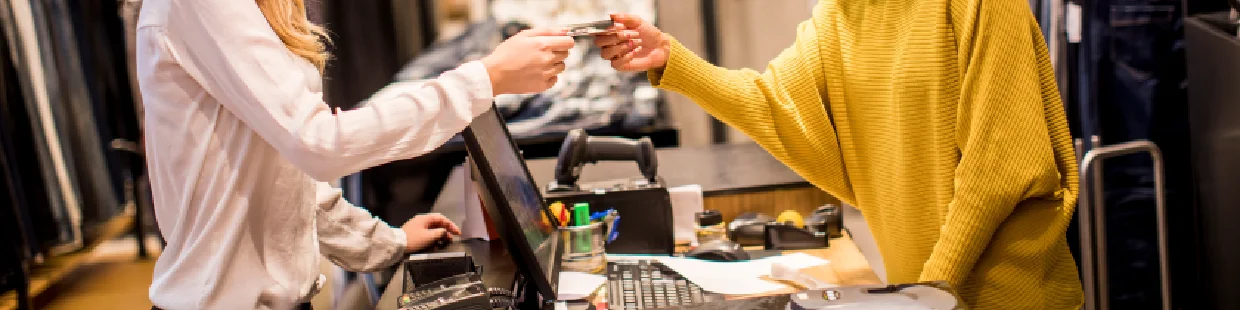 Vendeur dans une boutique de mode