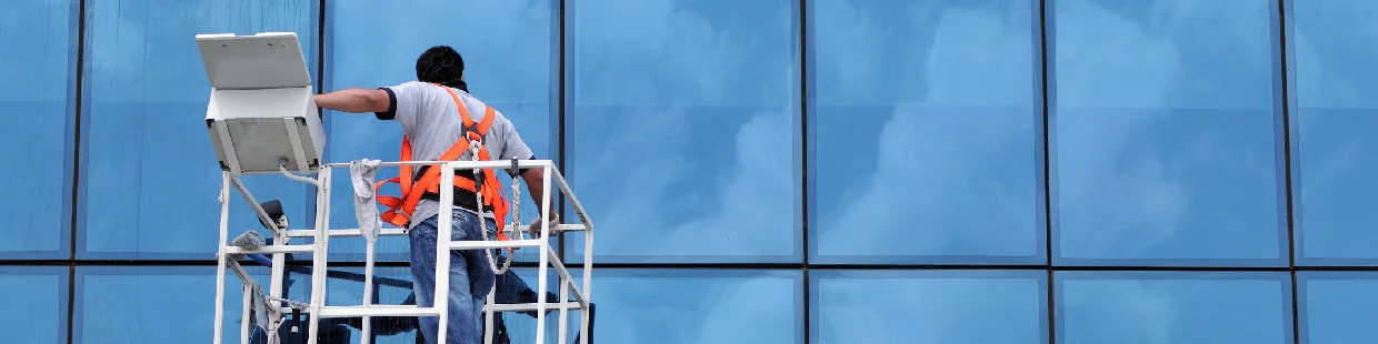Laveur de vitres spécialisé travaux en hauteur (propreté)